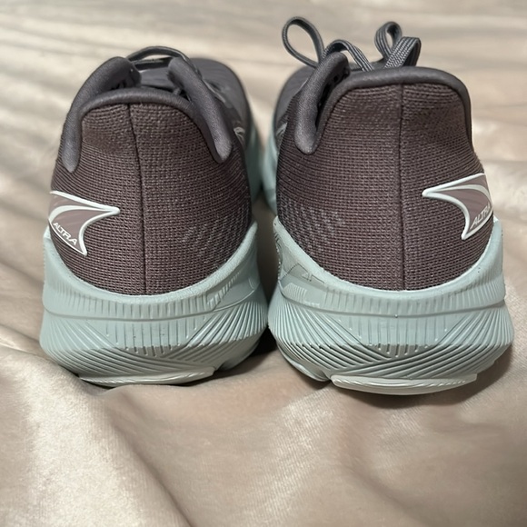 Altra Women’s Experience Flow size 8.5 in new condition, purple/gray - Picture 3 of 5